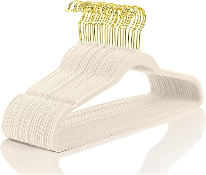 MIZGI Premium Velvet Hangers Pack 60 Pcs Heavyduty by MIZGI