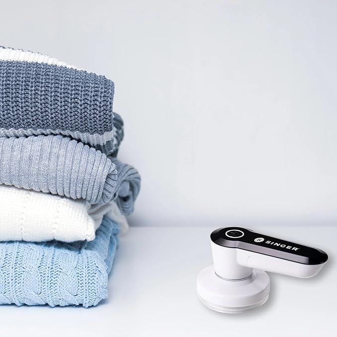SINGER Compact Fabric Shaver and Lint Remover | Portable, Battery Operated - Image 9