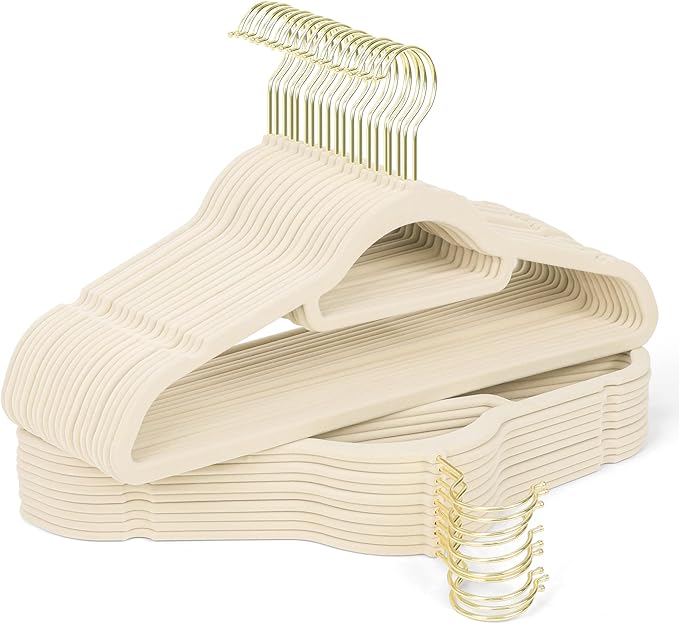 Premium Velvet Hangers 30 Pack by Sishynio