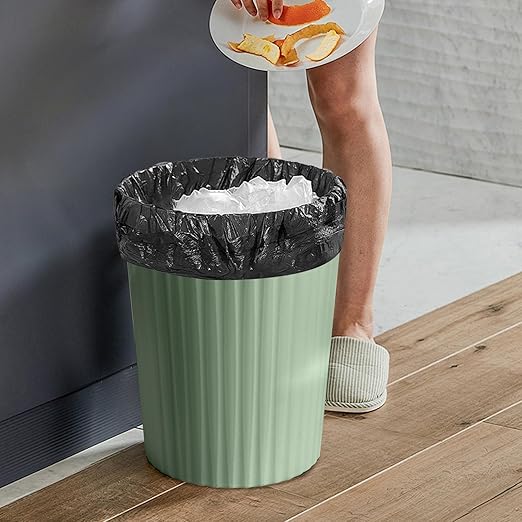 Versatile 2 Gallon Plastic Trash Can - Image 4