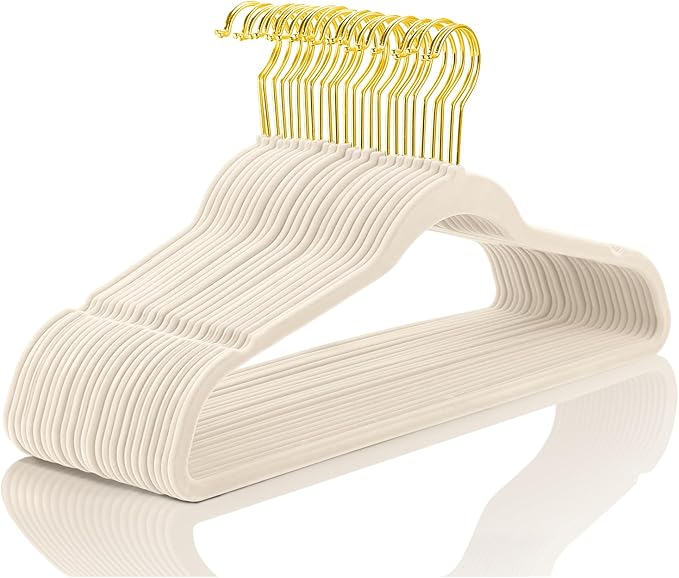 MIZGI Premium Velvet Hangers Pack 40 Pcs Heavy Duty by MIZGI