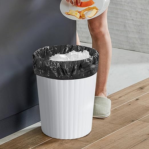 Versatile 2 Gallon Plastic Trash Can - Image 4