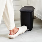 Amazon Basics Compact Plastic Bathroom Trash Can - Image 7