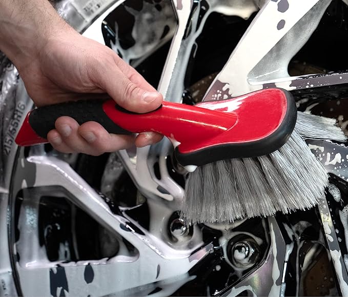 Mothers Car Wash Brush, Wheel and Fender Brush, Short Handle Tire Cleaner - Image 2