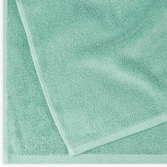 Amazon Basics Quick-Dry Lightweight Moisture Absorbing Bath Towel, 100% Cotton - Image 2